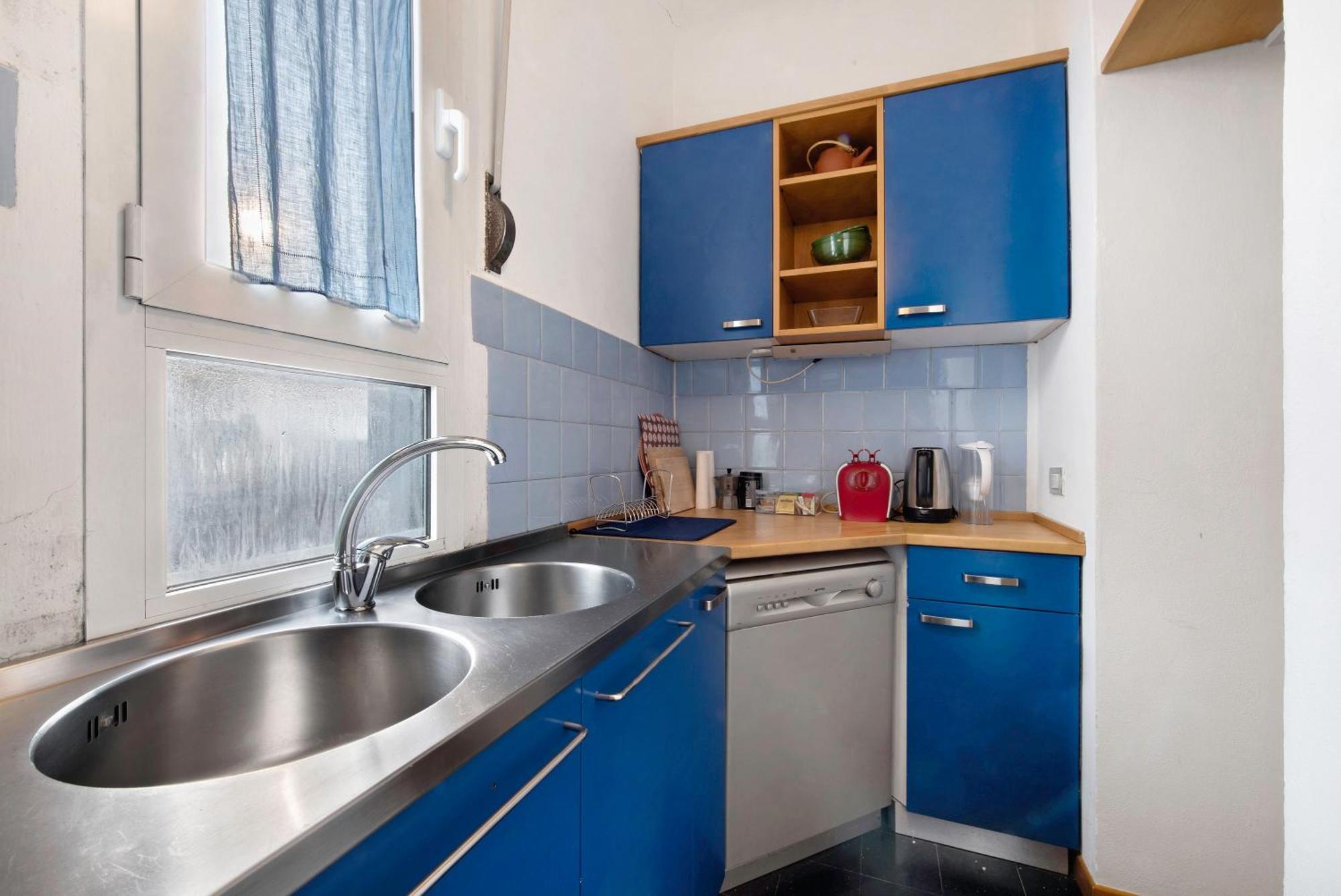 Comfy And Quiet, Great Location *