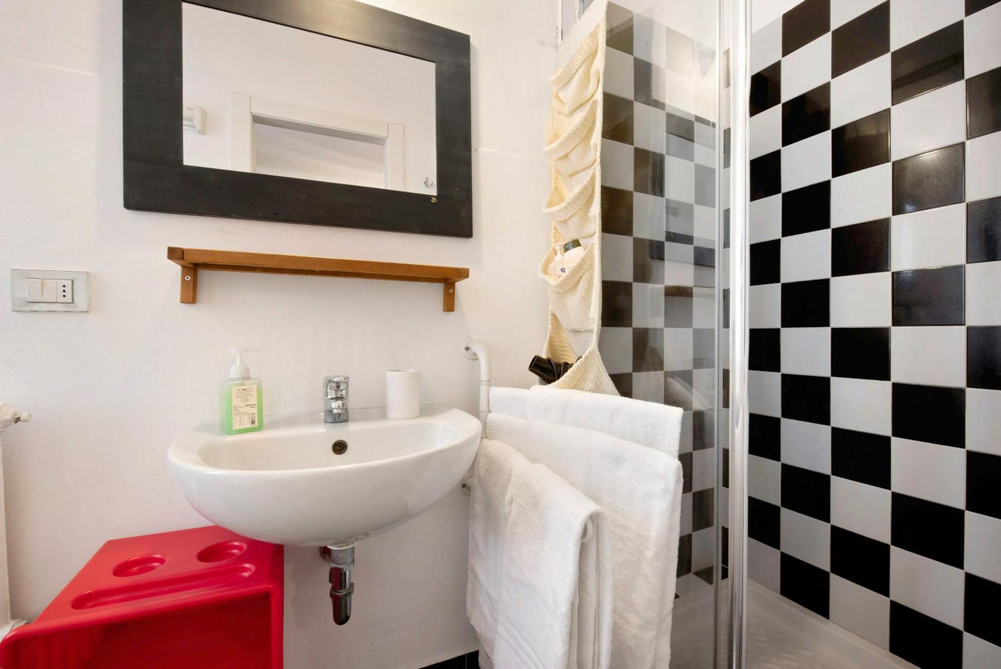 Comfy And Quiet, Great Location Apartment